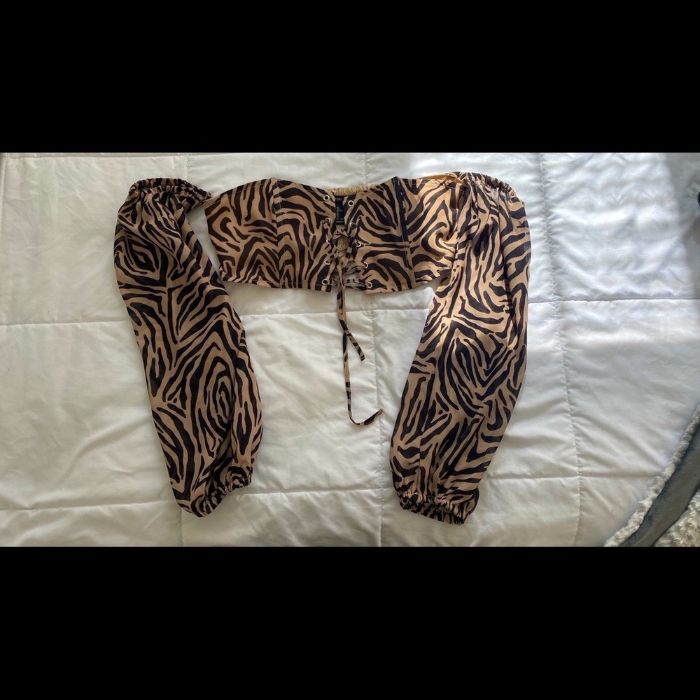 Zebra top